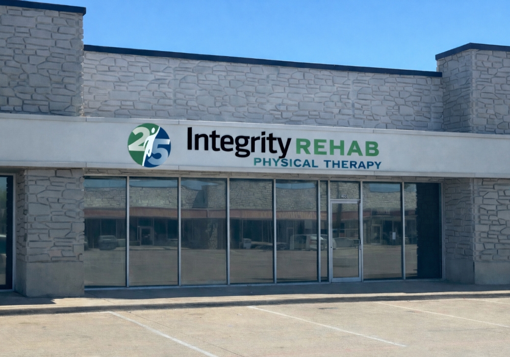 Integrity Rehab PT in Forney TX - Entrance of building from the parking lot
